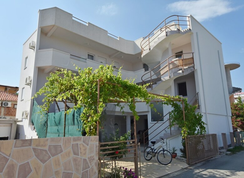 Apartments And Rooms Villa Mia