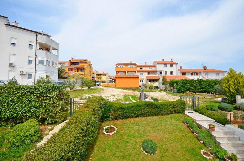 Apartments Bovarovi?