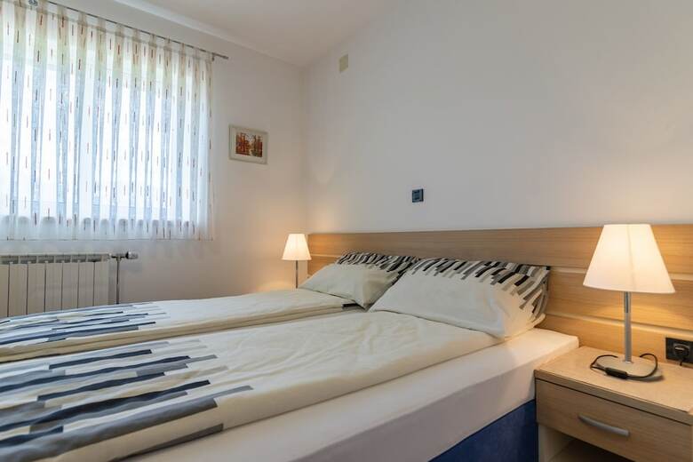 Apartments And Room Robert