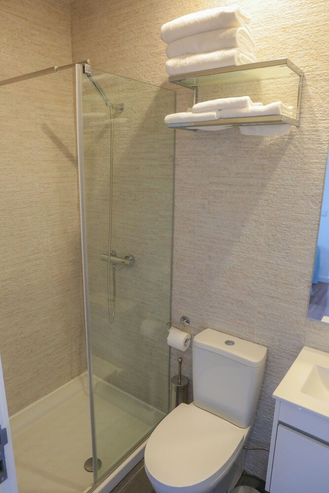 Hostal Caminha Hostel & Suites