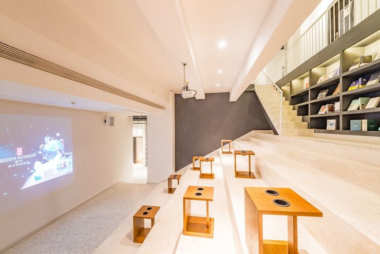Rezen Sunbow Hotel
