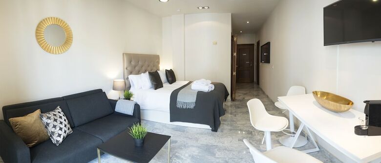 Apartamentos Living4malaga Golden Suite