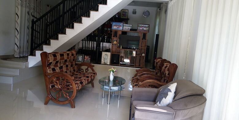Hotel Senuri Home Stay