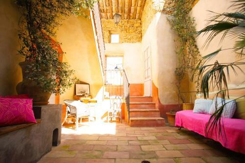 Hostal Les Sardines Aux Yeux Bleus