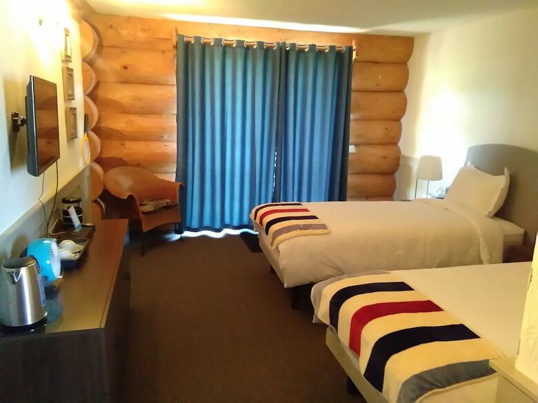 Bed & Breakfast Cariboo Log Guest House