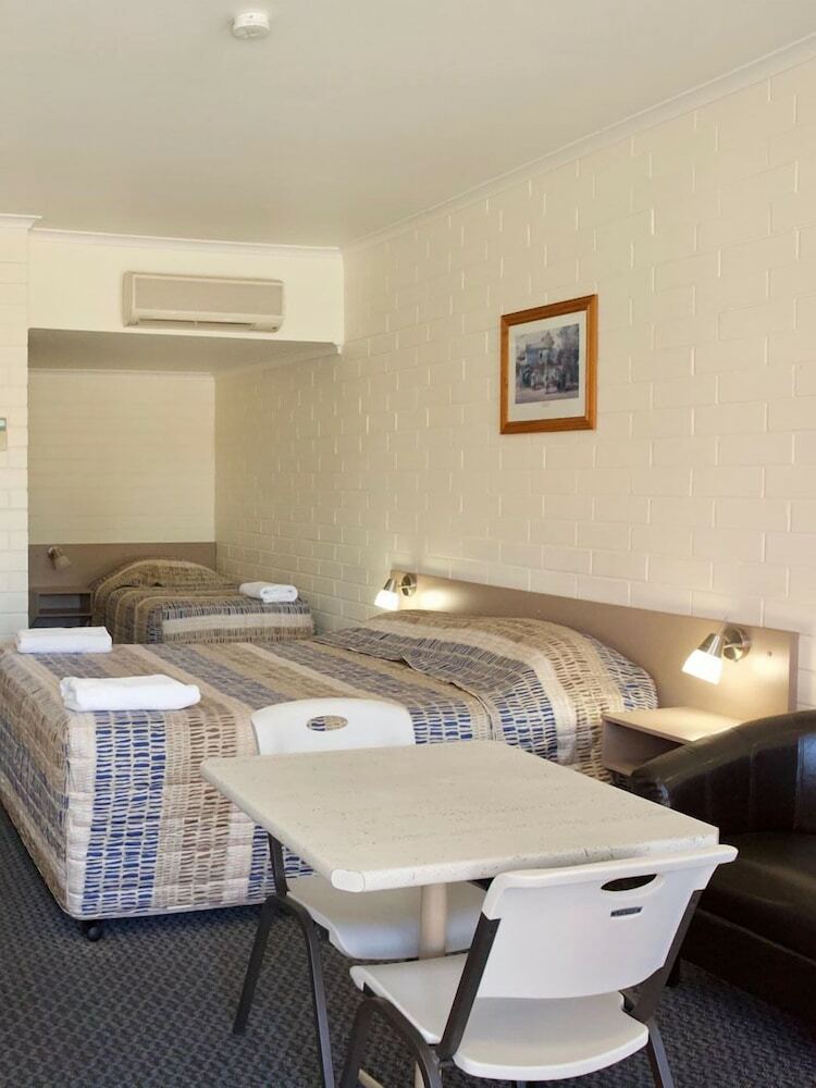 Pioneer Motel