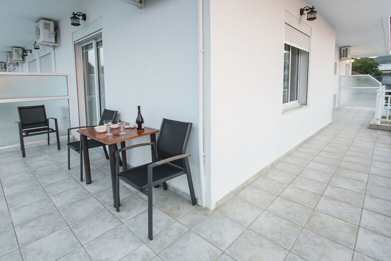 Aparthotel White Bluebell