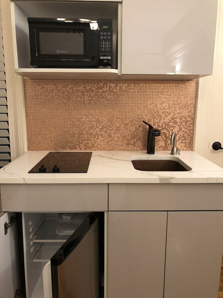 Hamilton Suites