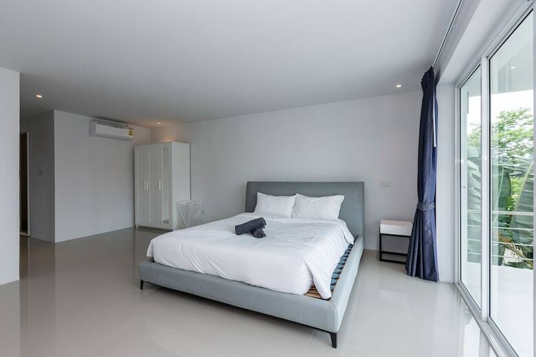 Modern 4 Bedrooms Pool Villa - Vy