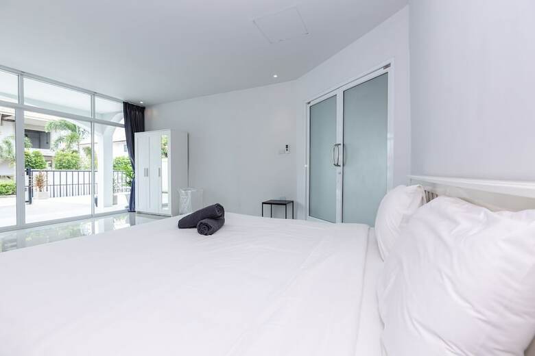 Modern 4 Bedrooms Pool Villa - Vy