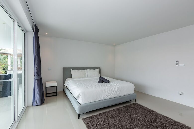 Modern 4 Bedrooms Pool Villa - Vy