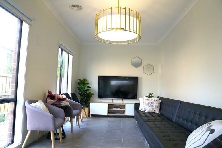 Luxury 9 Brm House In Melbourne