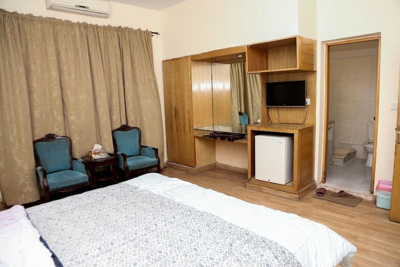 Hotel Swiss Cottage