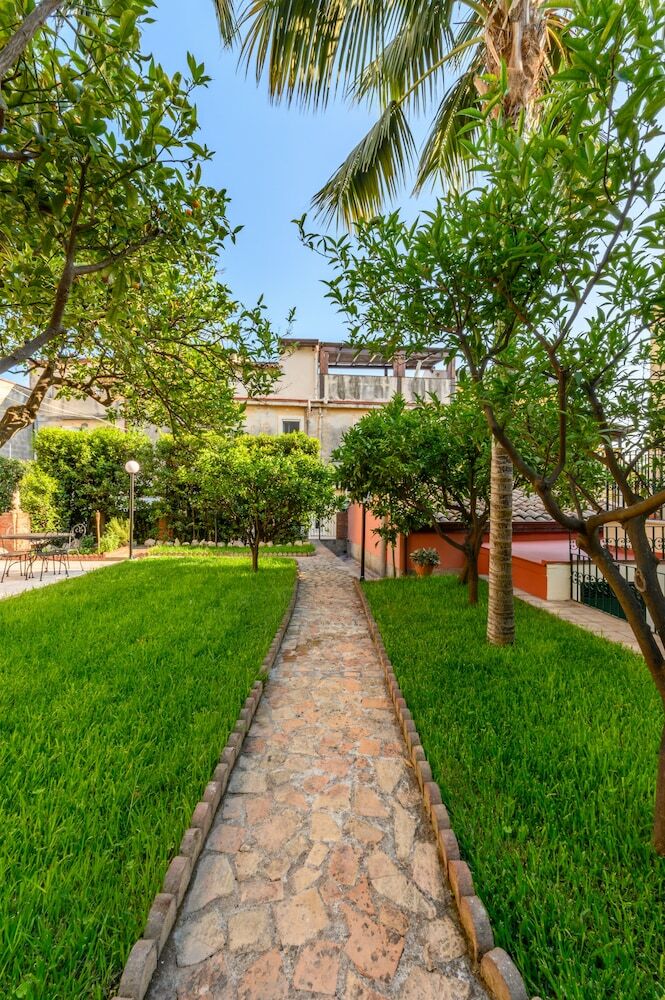 Villa Valverde Apartments