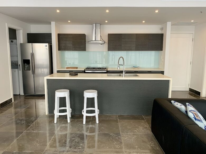 Apartamentos Yoo Towers Suites