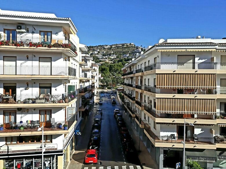 Apartamento de 4 Dormitorios  En J�vea (0633-h)