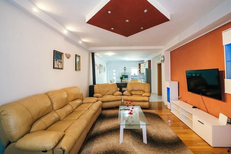 Holiday House Iva
