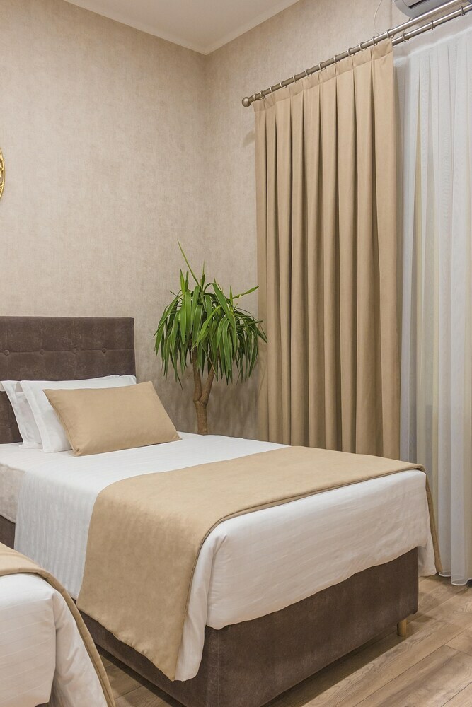Falcon Boutique Hotel