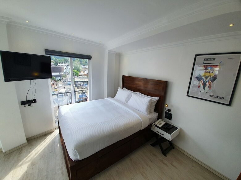 Hotel Bed Station 210