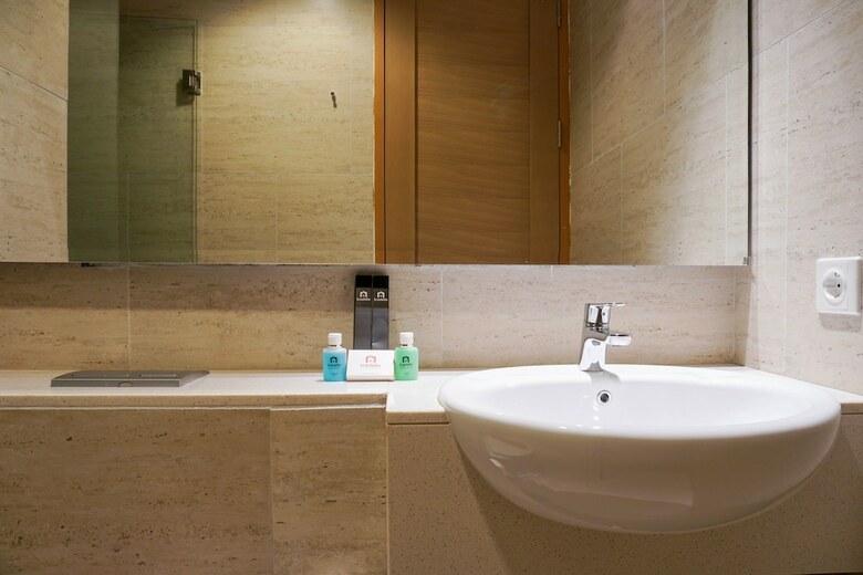 Cozy Studio Apartment At Taman Anggrek Residence