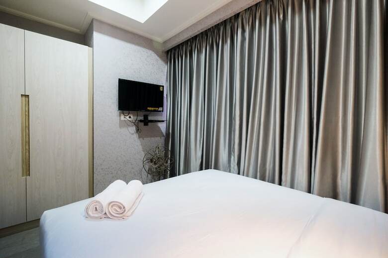 Elegant 2br Menteng Park Apartment
