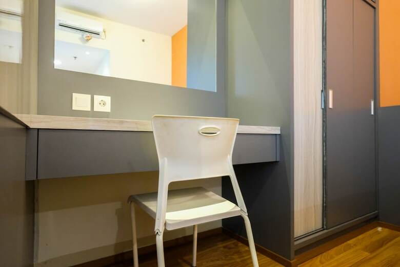 Great Location Studio At Tree Park Apartment