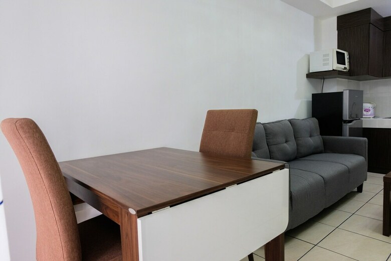 Minimalist 2br Apartment At M-town Residence