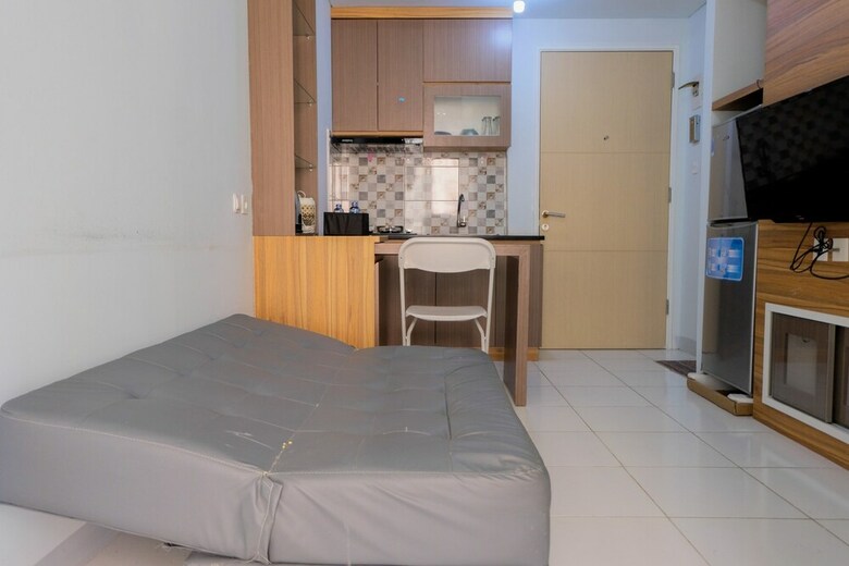 Homey And Comfy 2br Ayodhya Residence Apartment