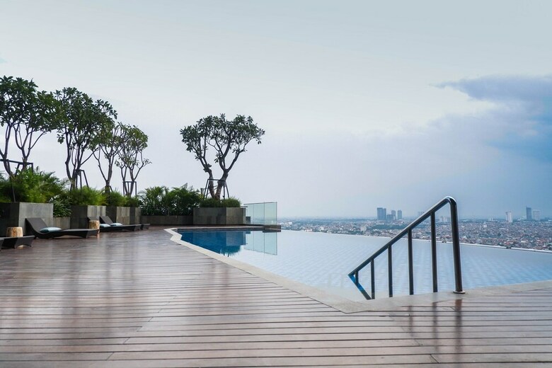 Luxurious 2br Apartment At The Peak Residence
