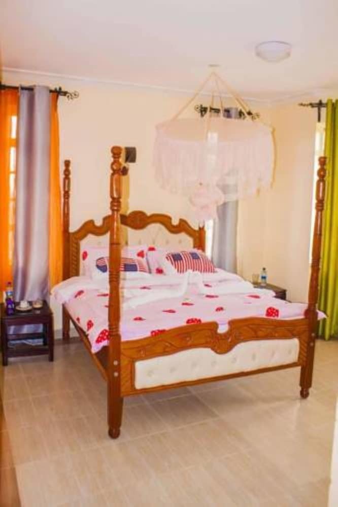 Hotel Jkia Tours And Homes