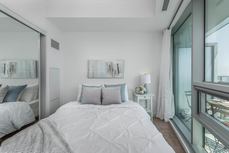 Elegant Condo With Stunning Lake & Views