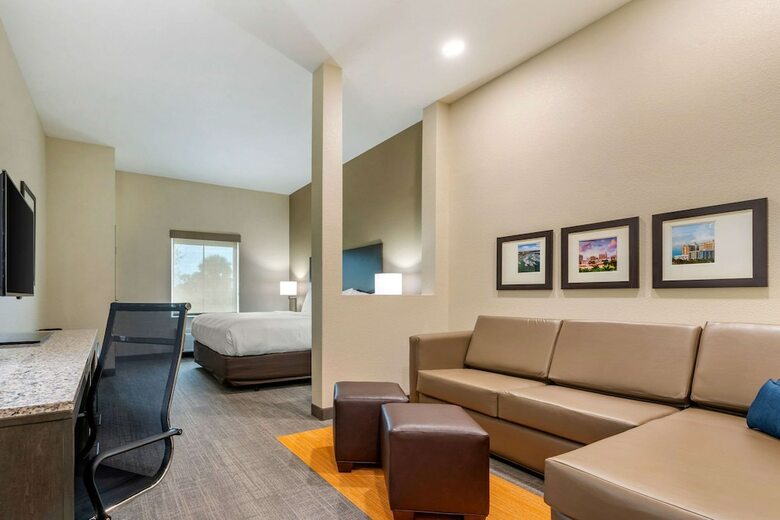 Hotel Comfort Inn & Suites