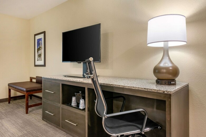 Hotel Comfort Inn & Suites