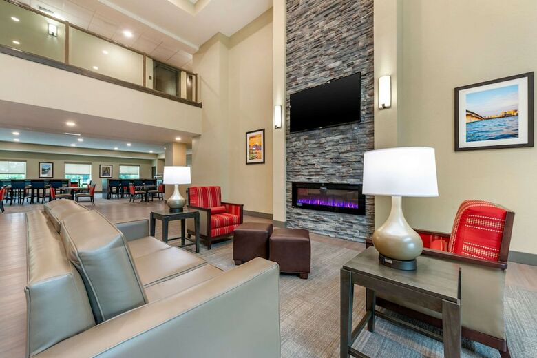 Hotel Comfort Inn & Suites