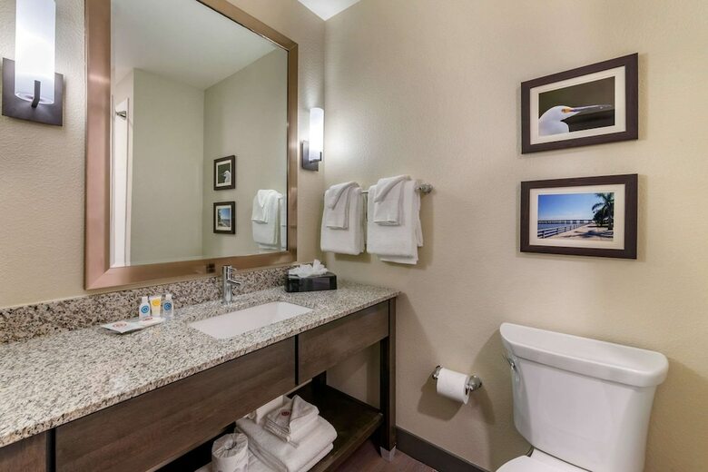 Hotel Comfort Inn & Suites