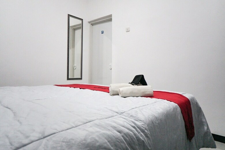 Hotel Reddoorz Plus @ Tlogomas