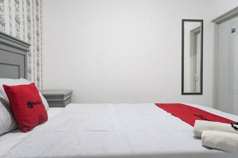 Hotel Reddoorz Plus @ Tlogomas