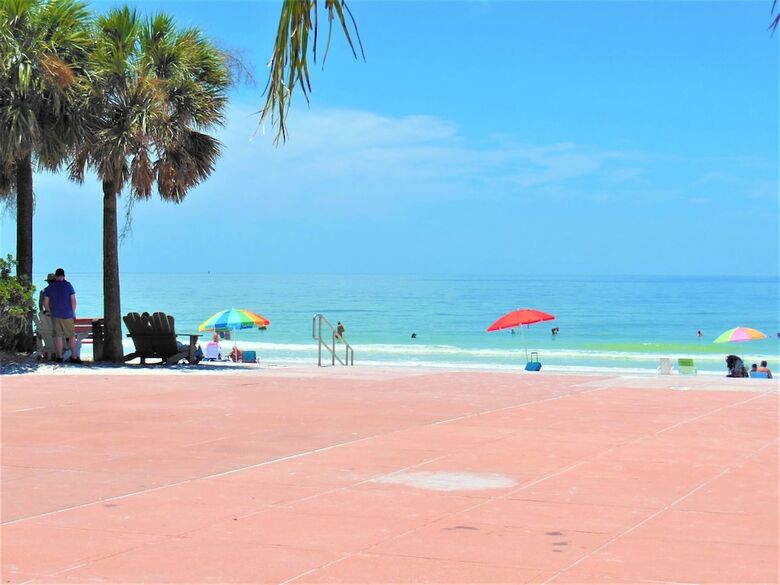 Pass A Grille Beach Escape (107-8)