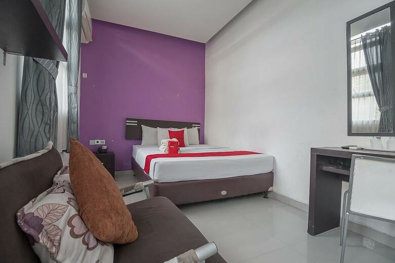 Hotel Reddoorz Plus Near Undip Pleburan