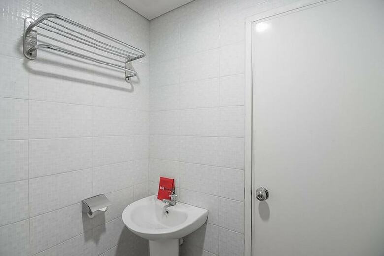 Hotel Reddoorz Plus Near Undip Pleburan