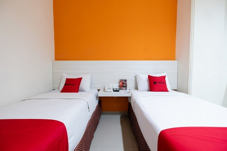 Reddoorz Plus @ The Alden Hotel