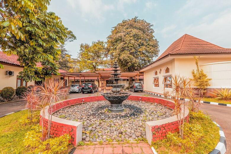 Hostal Oyo 1211 Graha Technopark Hotel