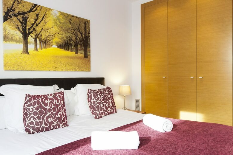Apartamentos Sleep Urgell By Stay