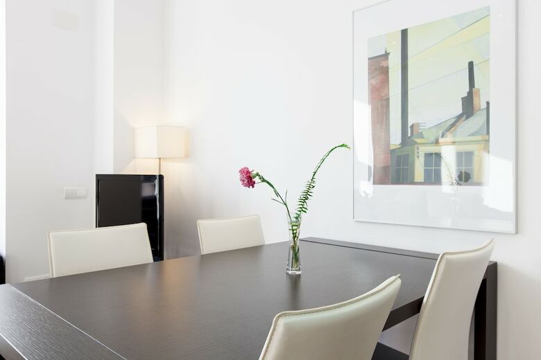 Apartamentos Sleep Urgell By Stay