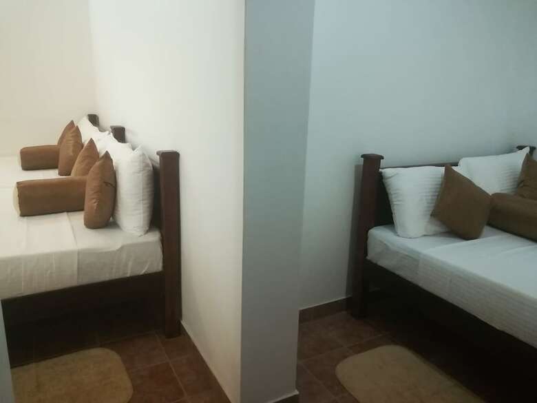 Hotel City Royal White Tourist Rest