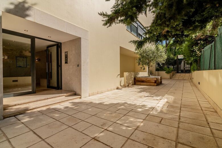 Cannes Studio Apartment With AC