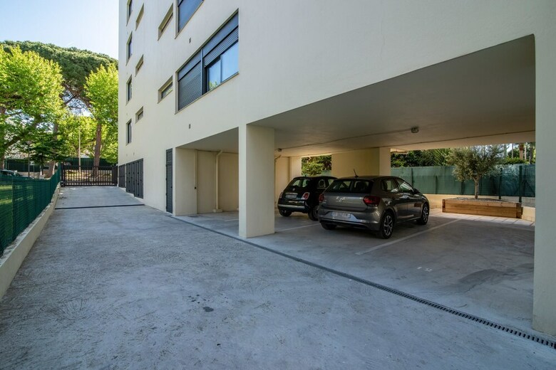 Cannes 2 Bedroom Apartment With AC