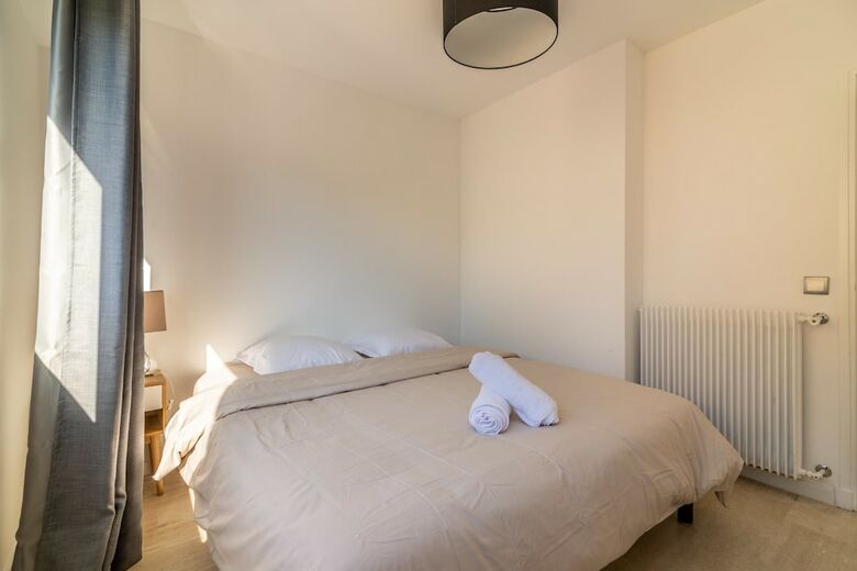 Cannes 2 Bedroom Apartment With AC