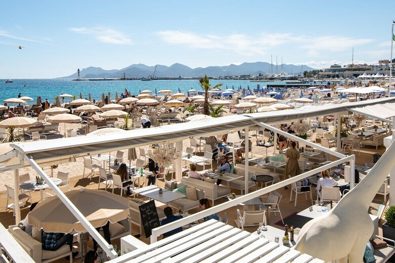 Cannes 2 Bedroom Apartment With AC