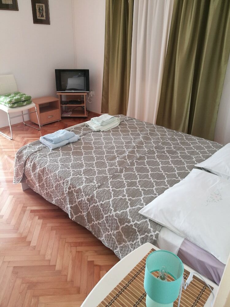 Hotel Viktor Rooms And Apartments